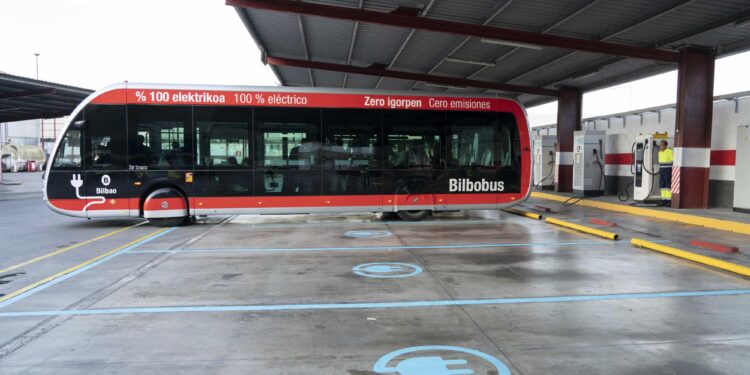 Bilbao reduce 426 toneladas de CO₂ en un año con sus autobuses