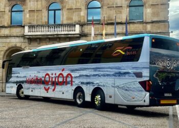 Gijón se sube a los autobuses de Alsa para conquistar al turismo nacional