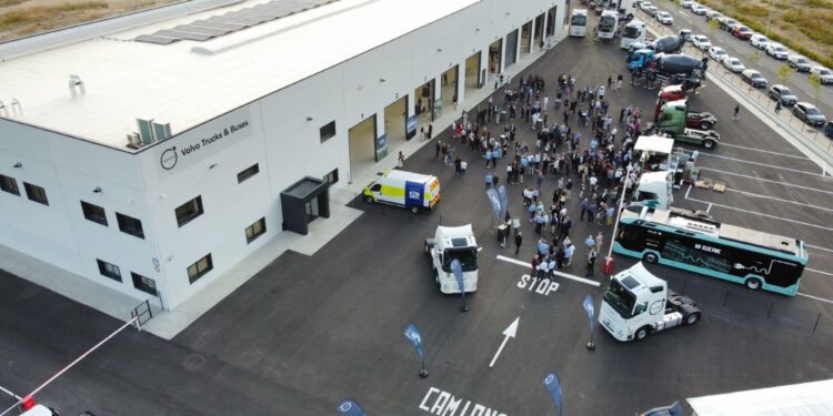 Lleida Motor Trucks inaugura el mayor taller oficial de Volvo Trucks y Buses